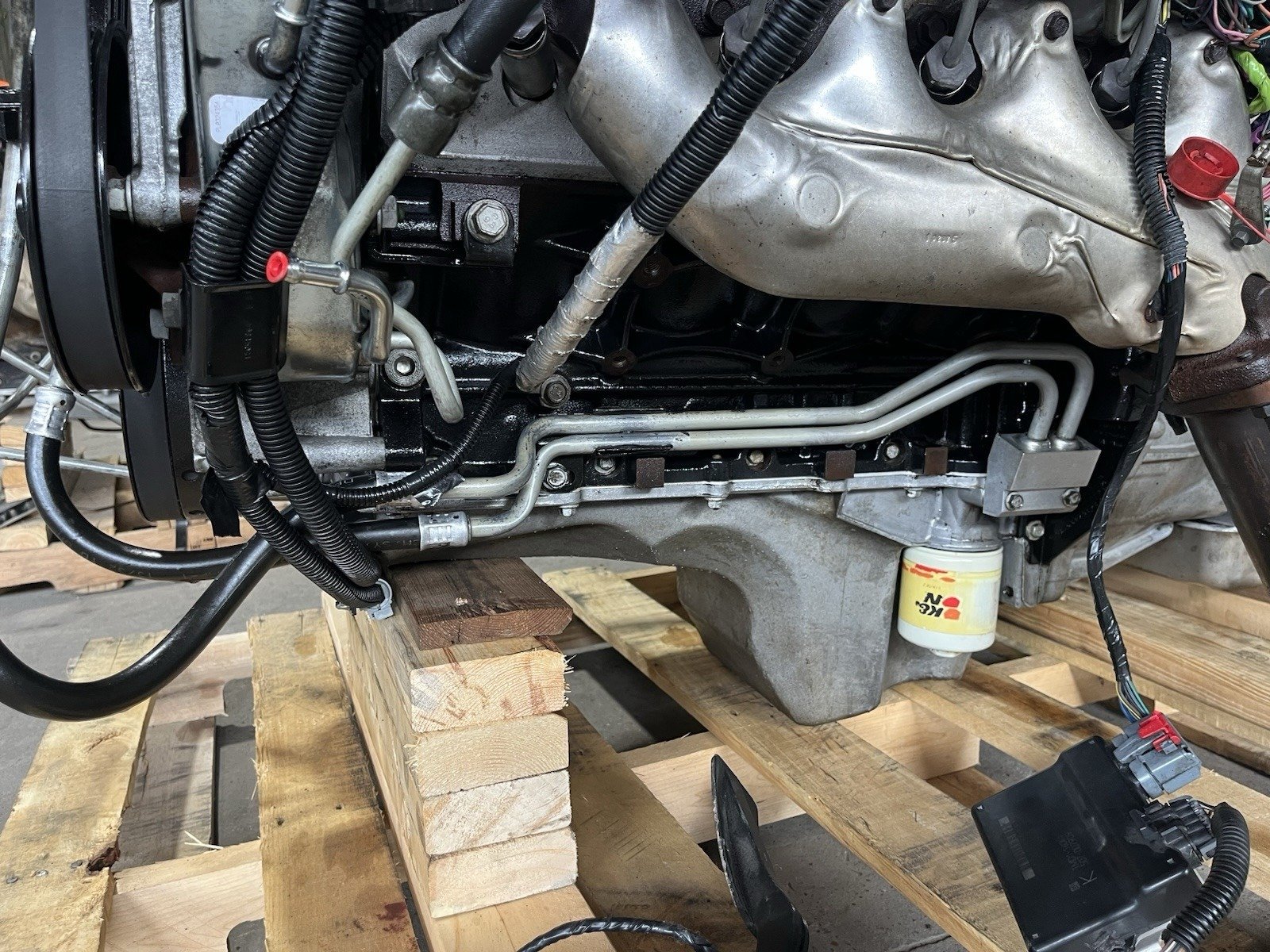 2006 Cadillac Escalade 6.0L LQ9 Engine & 4L65 Transmission Pullout – Complete OEM Drivetrain - Image 2