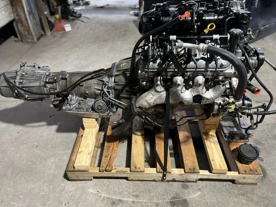 2005 GMC Yukon Denali – 6.0L LQ4 Engine & 4L65 4×4 Automatic Transmission Pullout - Image 3