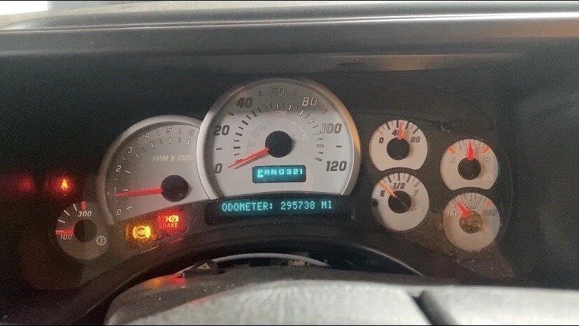 2004 Hummer H2 – 6.0L LQ9 Engine & 4L65E 4×4 Automatic Transmission Pullout - Image 3