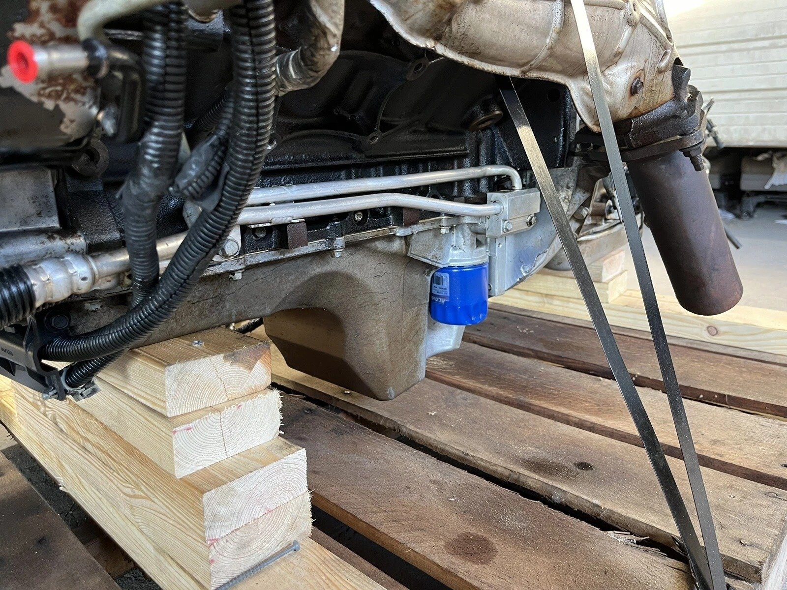 2000 Chevrolet Silverado 2500 – 6.0L LQ4 Engine & 4L80E 4×4 Automatic Transmission Pullout - Image 2
