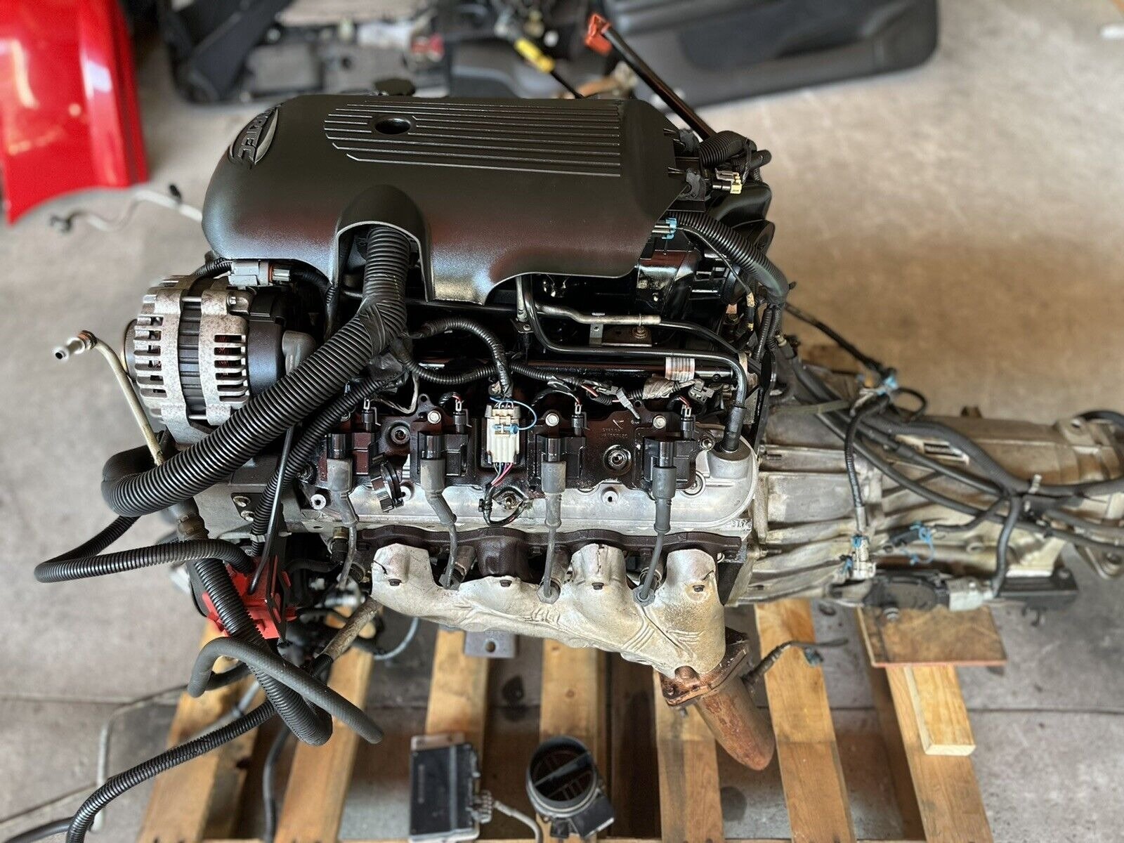 2004 Hummer H2 – 6.0L LQ9 Engine & 4L65E 4×4 Automatic Transmission Pullout - Image 4