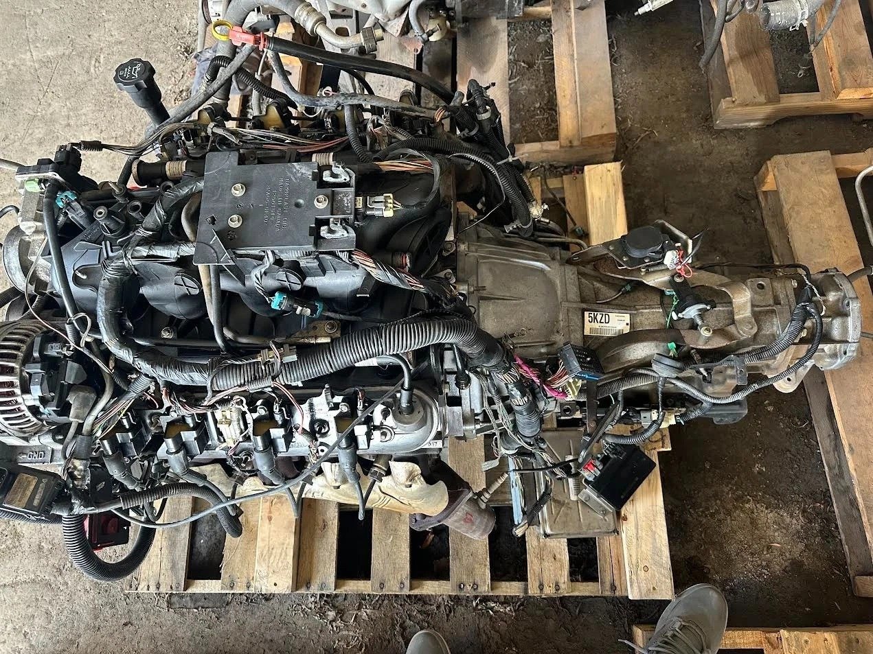 2005 Cadillac Escalade – 6.0L LQ9 Engine & 4L65E 4WD Automatic Transmission Pullout - Image 3