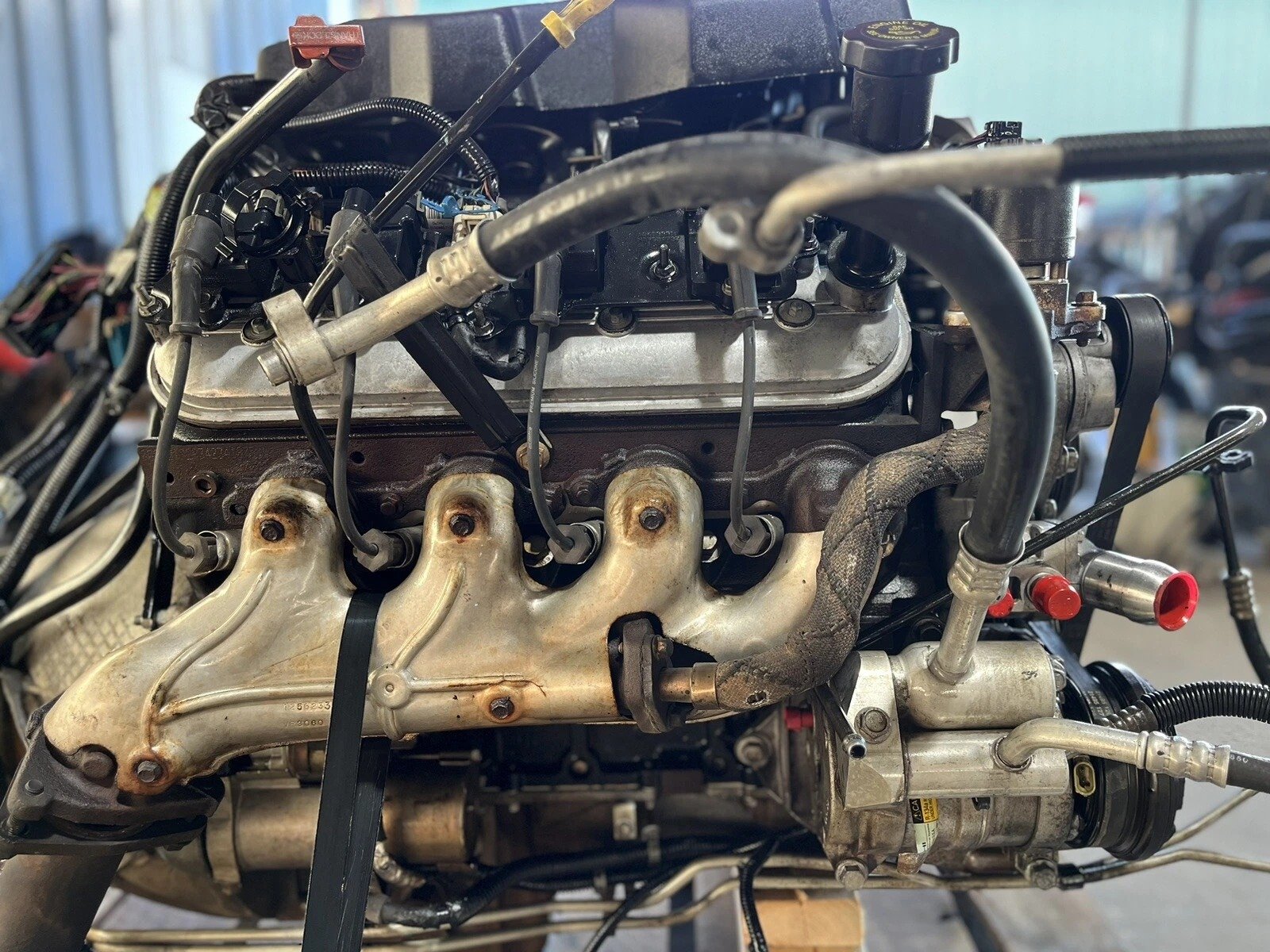 2000 Chevrolet Silverado 2500 – 6.0L LQ4 Engine & 4L80E 4×4 Automatic Transmission Pullout - Image 4