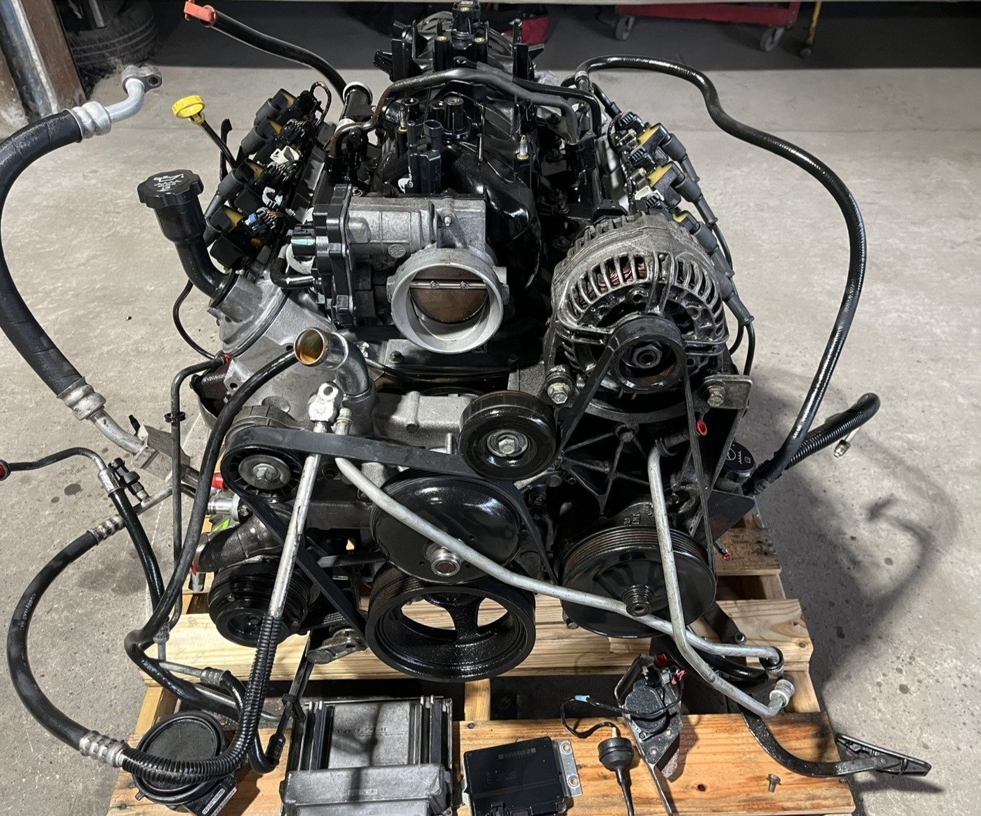 2005 GMC Yukon Denali 6.0L LQ4 Engine