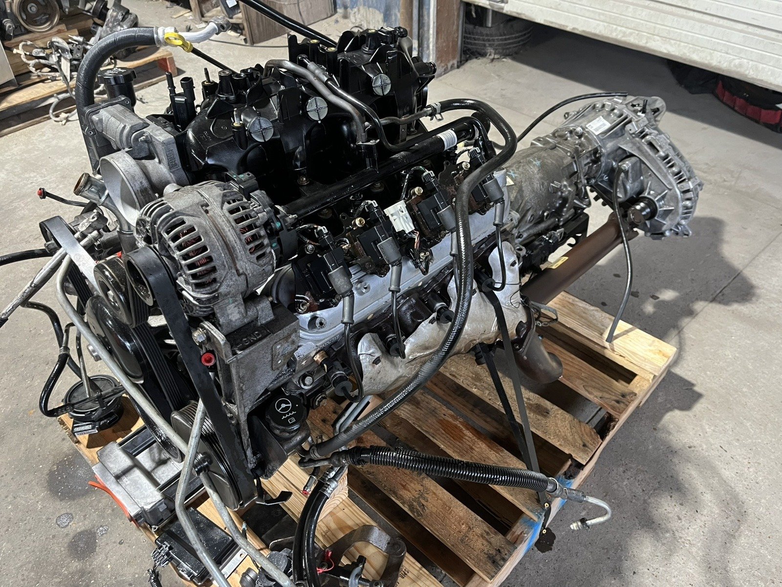 2005 GMC Yukon Denali – 6.0L LQ4 Engine & 4L65 4×4 Automatic Transmission Pullout - Image 7