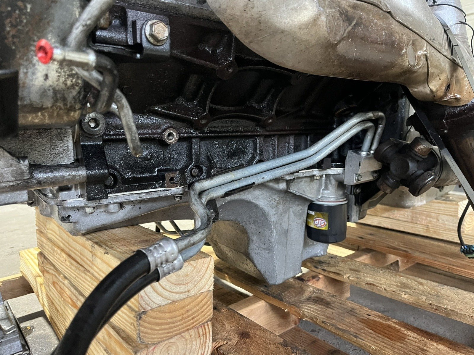 2005 GMC Yukon Denali – 6.0L LQ4 Engine & 4L65 4×4 Automatic Transmission Pullout - Image 8