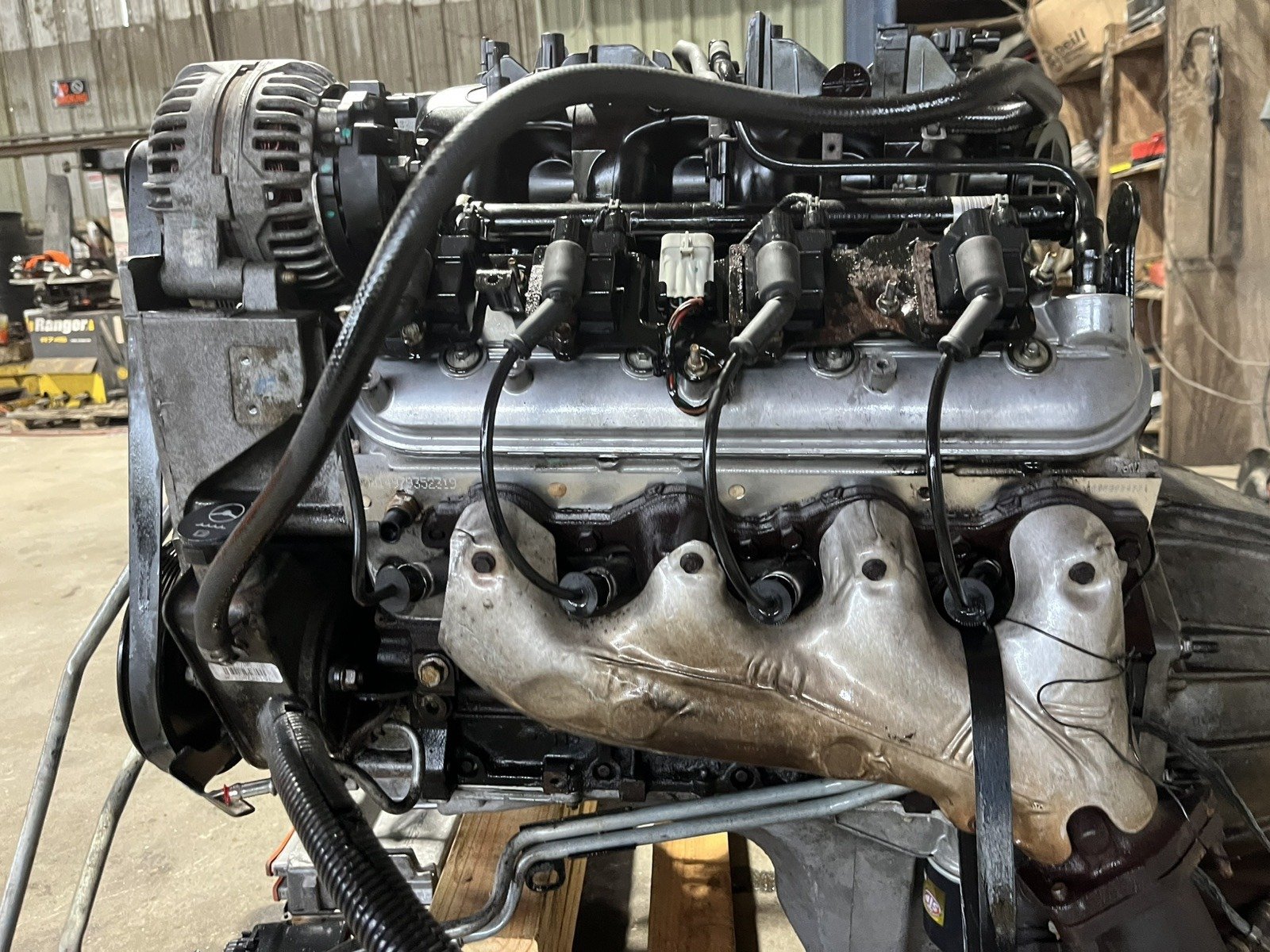 2005 GMC Yukon Denali – 6.0L LQ4 Engine & 4L65 4×4 Automatic Transmission Pullout - Image 9