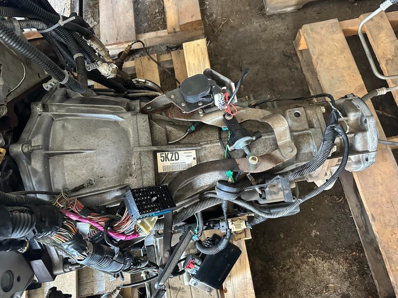 2005 Cadillac Escalade – 6.0L LQ9 Engine & 4L65E 4WD Automatic Transmission Pullout - Image 6