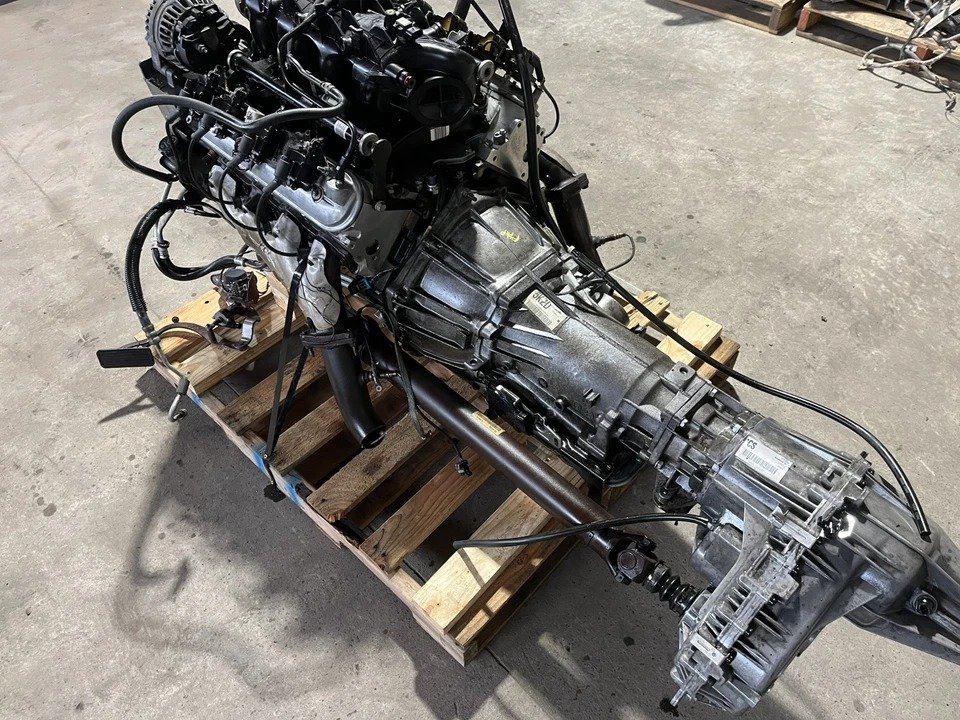 2005 GMC Yukon Denali – 6.0L LQ4 Engine & 4L65 4×4 Automatic Transmission Pullout - Image 2